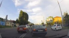 Полицейские объяснили, почему уступили дорогу нарушителю на Daewoo Lanos