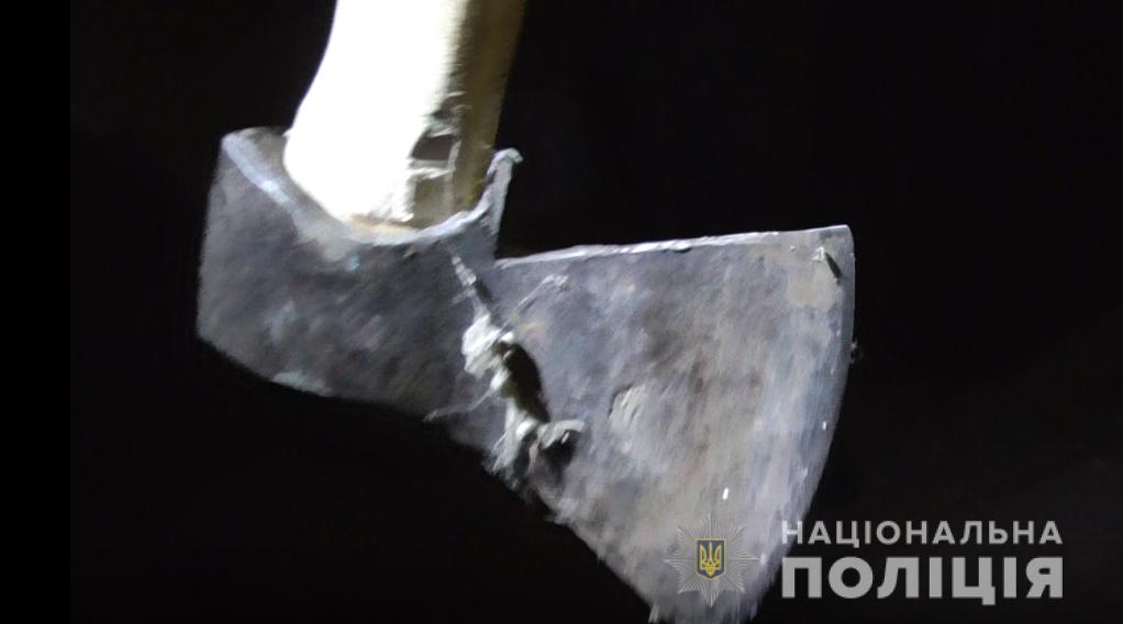 Житель Харьковщины проломил голову знакомому топором