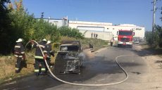 Под Харьковом в движении загорелся автомобиль (фото)