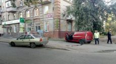 На Косиора столкнулись Opel Omega и Lada Largus (фото)