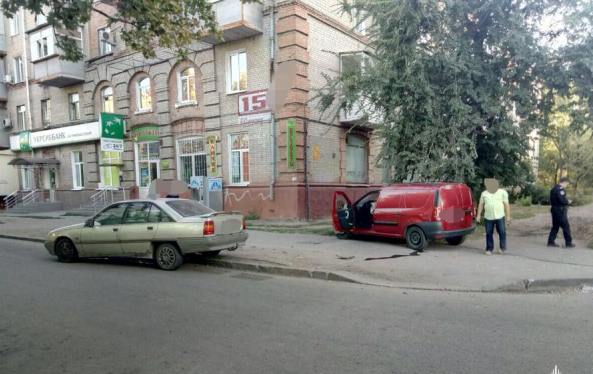 На Косиора столкнулись Opel Omega и Lada Largus (фото)