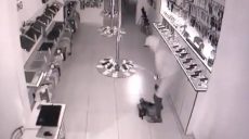 В Харькове за полторы минуты ограбили магазин на Сумской (фото, видео)