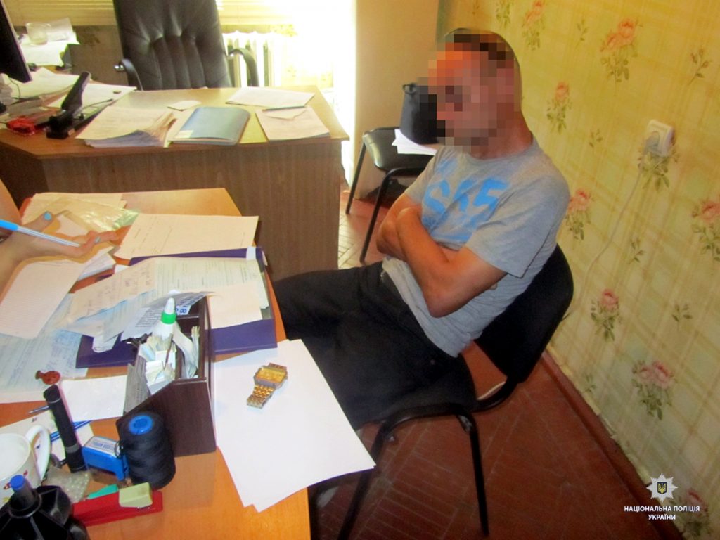 В Харькове неизвестный украл у мужчины телефон и часы