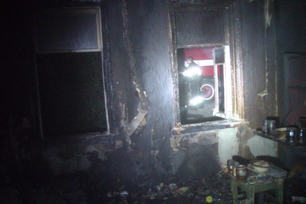 В Харькове ночью мужчина сгорел в собственном доме (фото)