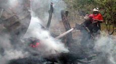 Пожар в переулке Погорелко: частный дом превратился в пепелище (фото, видео)