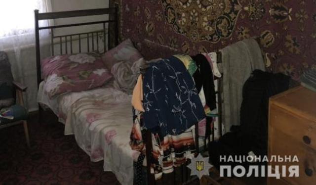Пенсионерку на Харьковщине едва не задушили из-за мобильного телефона
