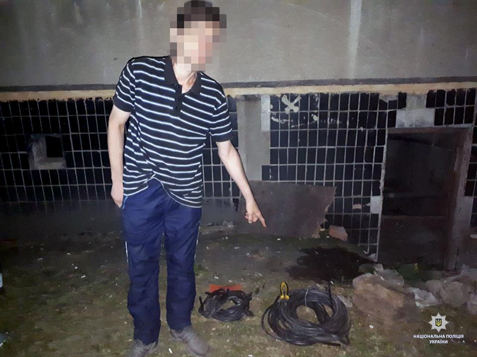 В Харькове мужчина воровал электрокабель (фото)