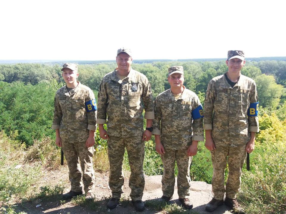 Под Харьковом военные спасли 13-летнюю девочку (фото)