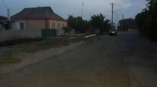 Под Харьковом водитель скутера влетел в бетонную конструкцию