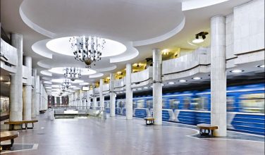 В Харьковской подземке мужчина потерял сознание на эскалаторе