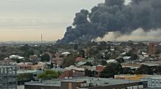Жители Мельбурна попали в ловушку: в городе горит химзавод (фото, видео)