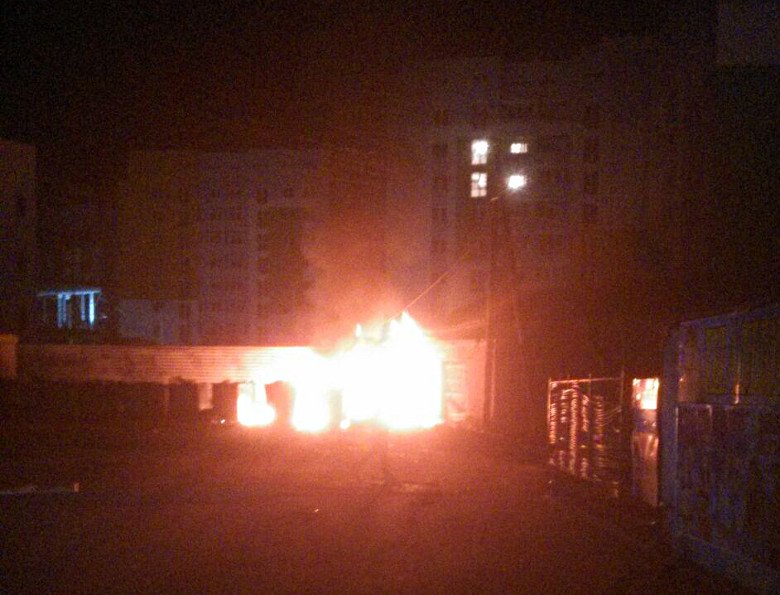 У метро «пр. Гагарина» ночью был сильный пожар