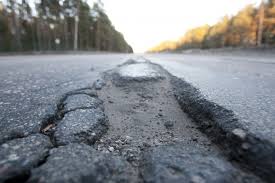 Харьковчане просят отремонтировать дороги и тротуары в Пятихатках