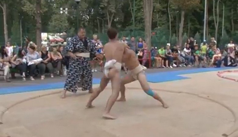 В парке Горького состоялся второй всеукраинский турнир по борьбе сумо (видео)