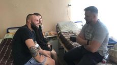 Андрей Билецкий встретился с ранеными во время рейдерского захвата элеватора на Харьковщине