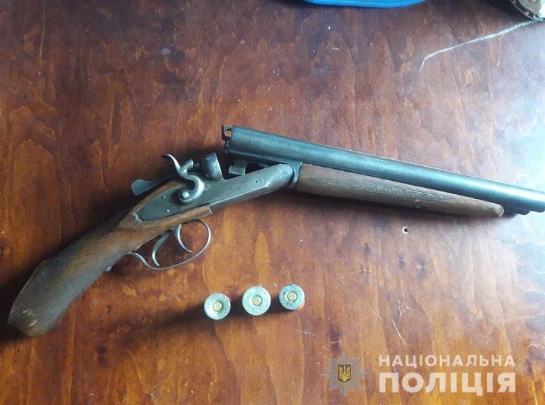 В Краснокутском районе у двух жителей изъяли оружие