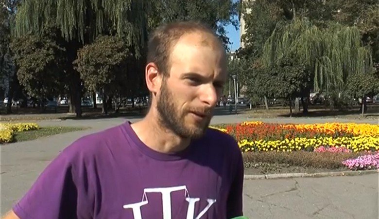 В Харьковской области остановился швейцарец Люк Аллеманд, который проехал на велосипеде 9 стран мира за 3 месяца (видео)