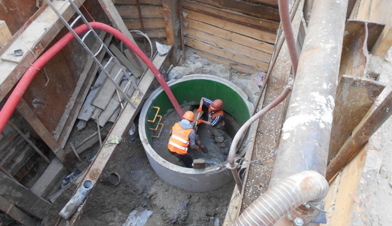 В Лозовой произошел обвал напорного коллектора
