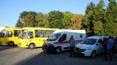 Красноградский район получил 3 новых школьных автобуса и 2 автомобиля скорой помощи (видео)