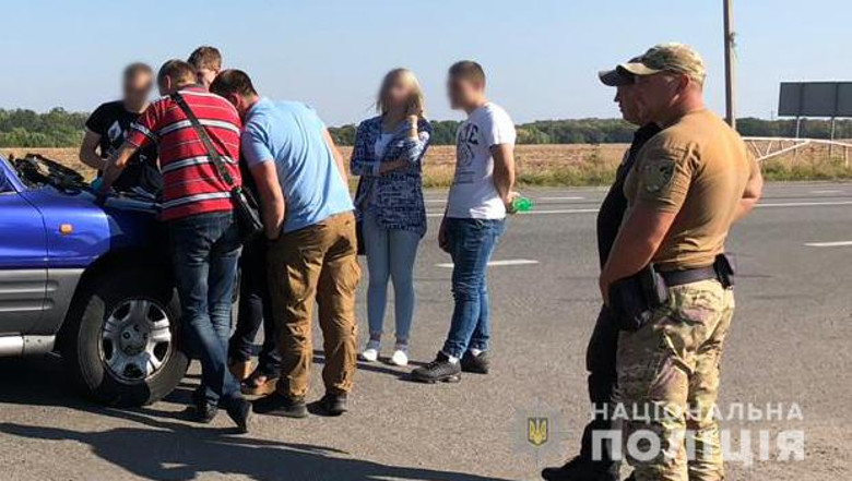 В области задержали мужчину с пистолетом, патронами к автомату и наркотиками