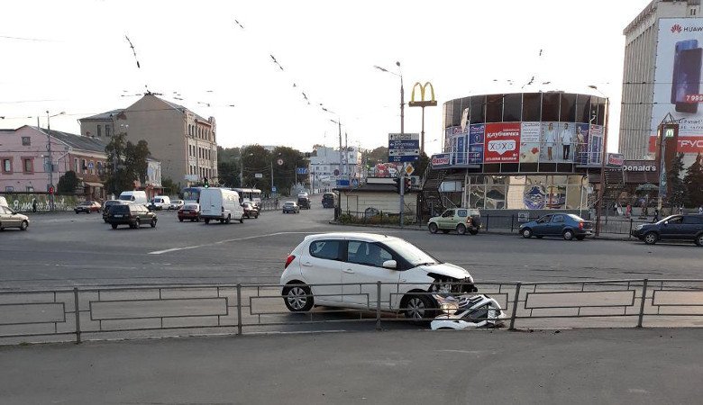 ДТП: «Citroen» въехал в забор (фото)
