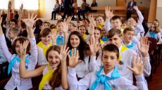 «Сдайте на шторы» или Почему в новой школе остались старые правила