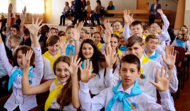 «Сдайте на шторы» или Почему в новой школе остались старые правила