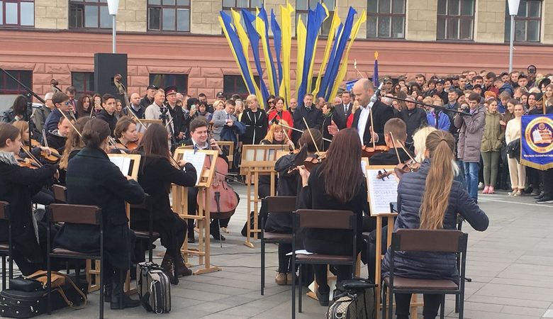 В центре Харькова под открытым небом звучала классическая музыка (видео)