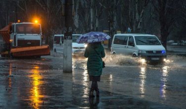 Сильный ветер, местами снег. Синоптики предупреждают об ухудшении погоды
