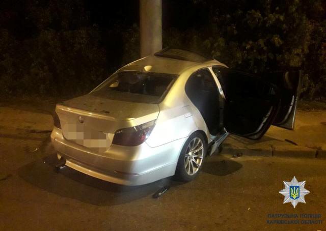 В центре Харькова пьяный водитель не смог объехать столб (фото)