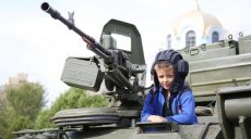 Светличная и Полторак поздравили харьковских танкистов