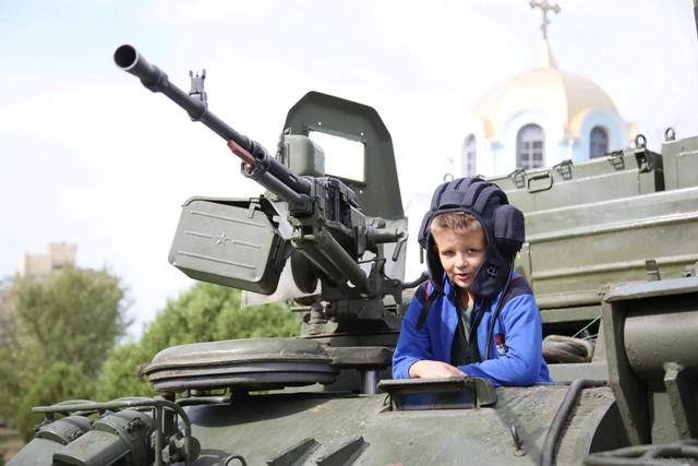 Светличная и Полторак поздравили харьковских танкистов