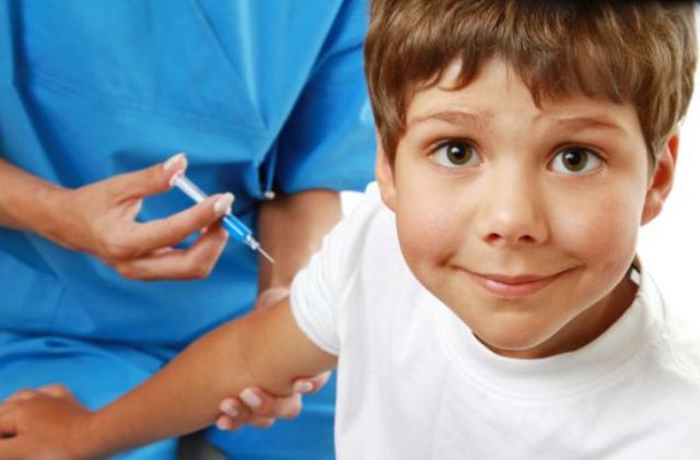 Детей без прививок не должны пускать в школу или в детский сад