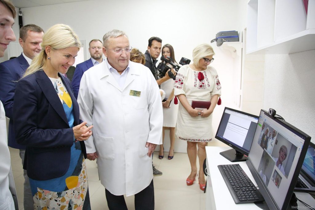 Чугуевской больнице передали новое оборудование (фото)