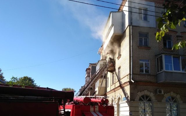В Харькове на пожаре спасена женщина (фото)