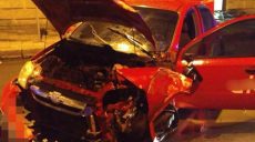 На Полтавском Шляхе Chevrolet въехал в дом (фото)