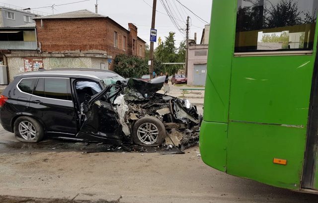 Эксклюзивные фото с места крупной аварии на ул. Достоевского в Харькове