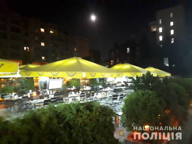 В центре Харькова эвакуировали посетителей ресторана из-за сообщения о бомбе (фото)