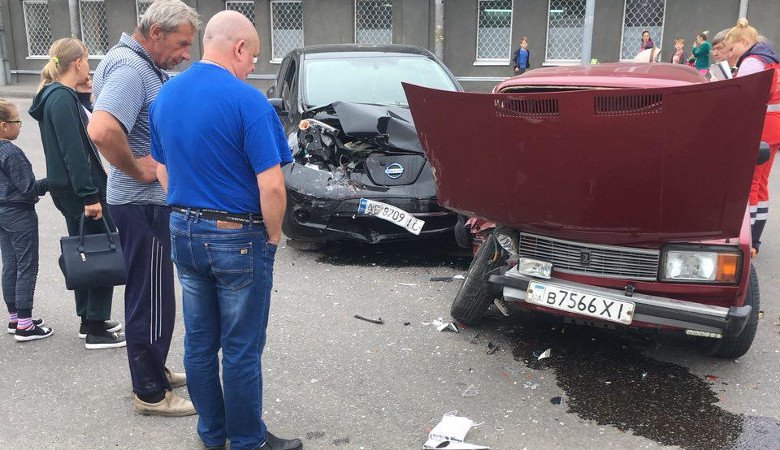 ДТП возле Центрального рынка: две машины «всмятку»