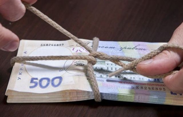 Средняя зарплата в Украине должна быть не менее 15 тысяч гривен, — министр