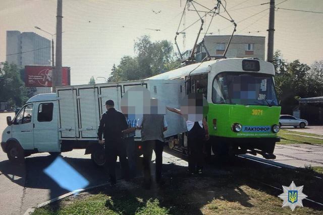 На Клочковской столкнулись трамвай и ГАЗ (фото)