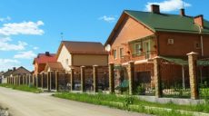 Договор купли-продажи в простой письменной форме действителен без нотариального заверения (решение суда)