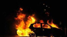 В Харькове сгорели четыре автомобиля и частный дом