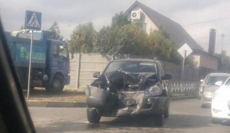 На Жилярди грузовик врезался в Hyundai Tucson (фото)