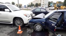На Плехановской столкнулись Lexus и ВАЗ (фото)
