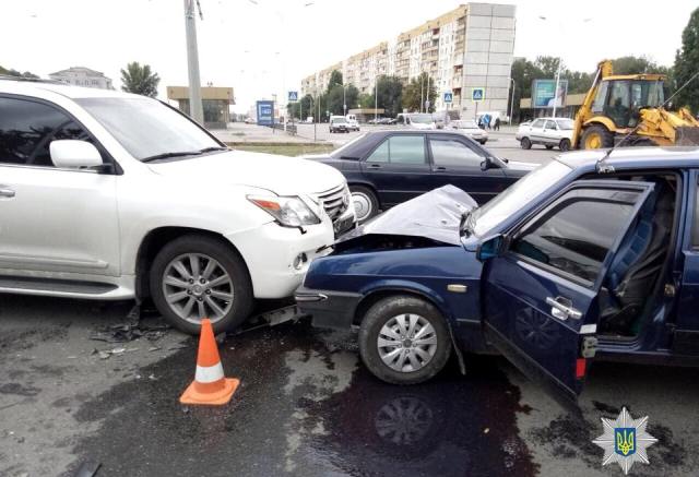 На Плехановской столкнулись Lexus и ВАЗ (фото)