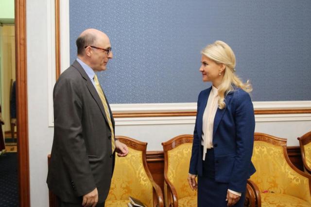 Председатель ХОГА провела встречу с советником Посольства США по экономическим вопросам