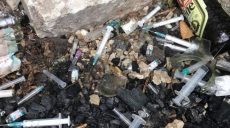 Активисты в Харькове разгромили аптеку, которая якобы торговала наркотиками