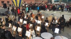 В центре Харькова оркестр выступил под открытым небом (фото)