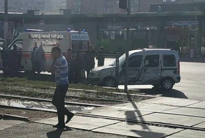 На Холодной горе скорая помощь попала в ДТП (видео)